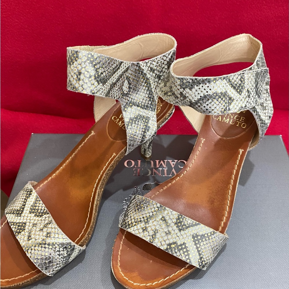 Vince Camuto Olinsa Natural Gold Metallic Snake Leather Cork Trimmed Sandal - Picture 3 of 3